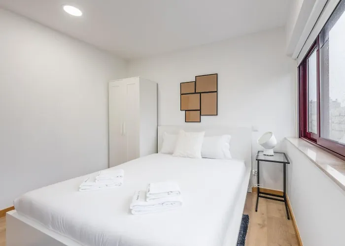 Guestready - Chic Cityscape *