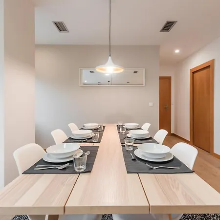 Guestready - Chic Cityscape *