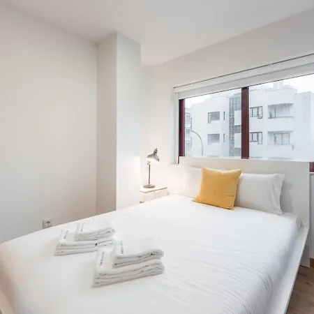 Guestready - Chic Cityscape Lägenhet